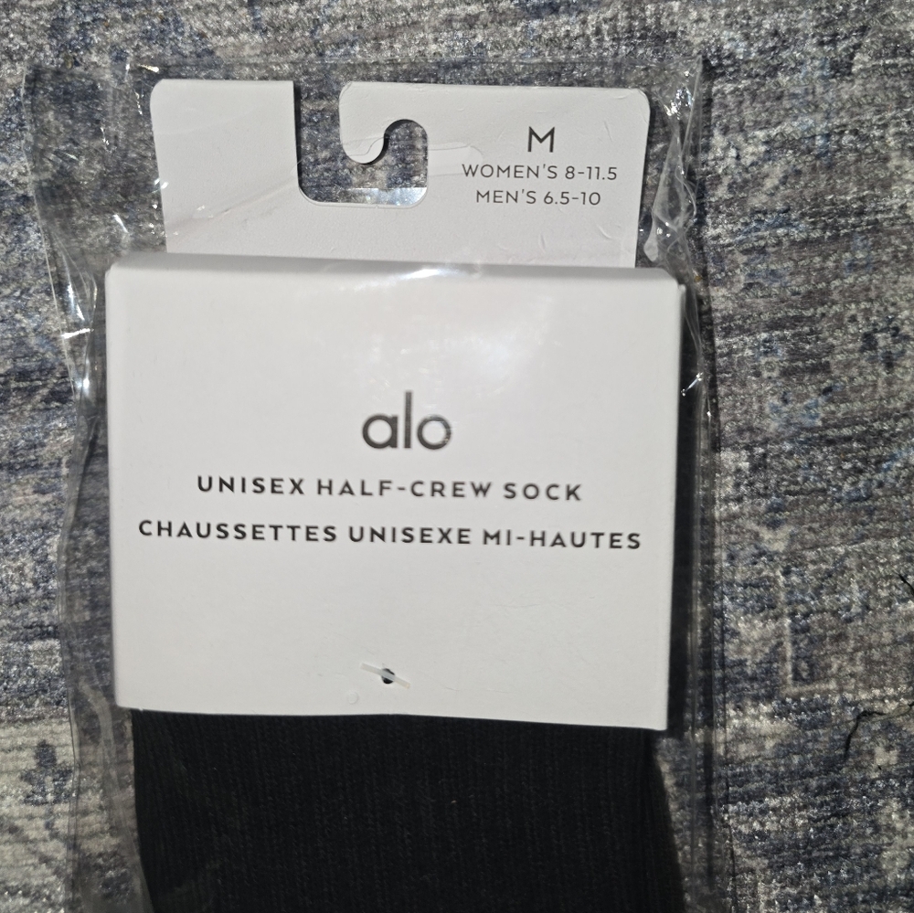 Alo Yoga Unisex Half-Crew Sock Athletic Core: Black/White Medium $34 - Picture 7 of 11
